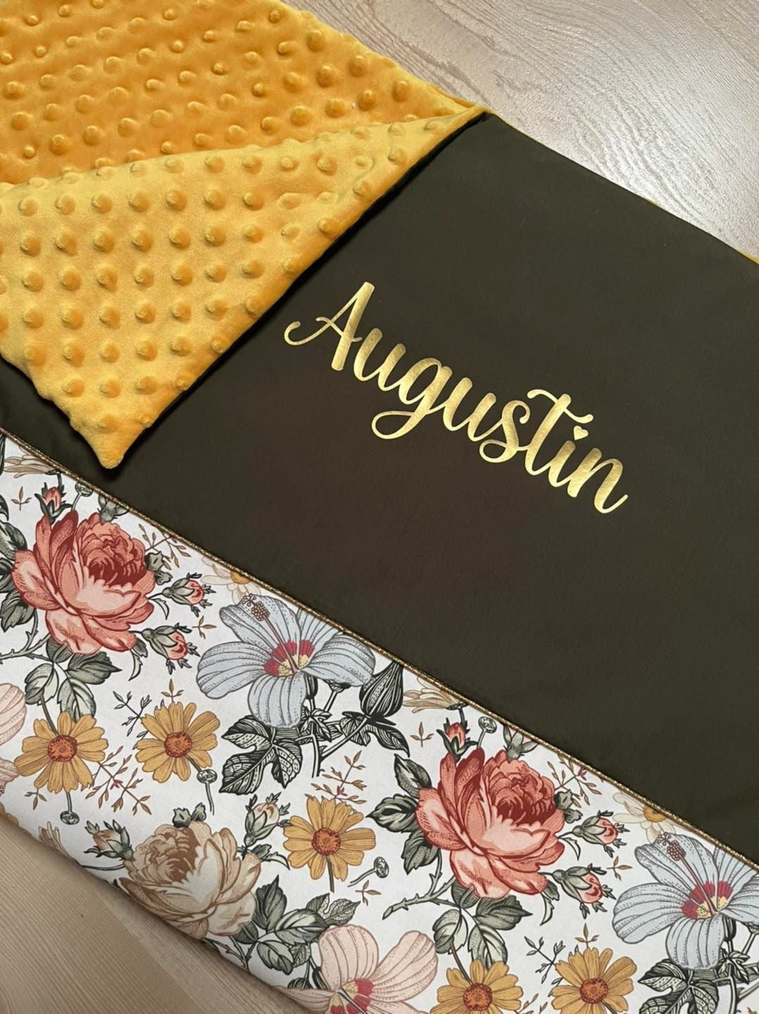 Couverture avec bande de tissu uni